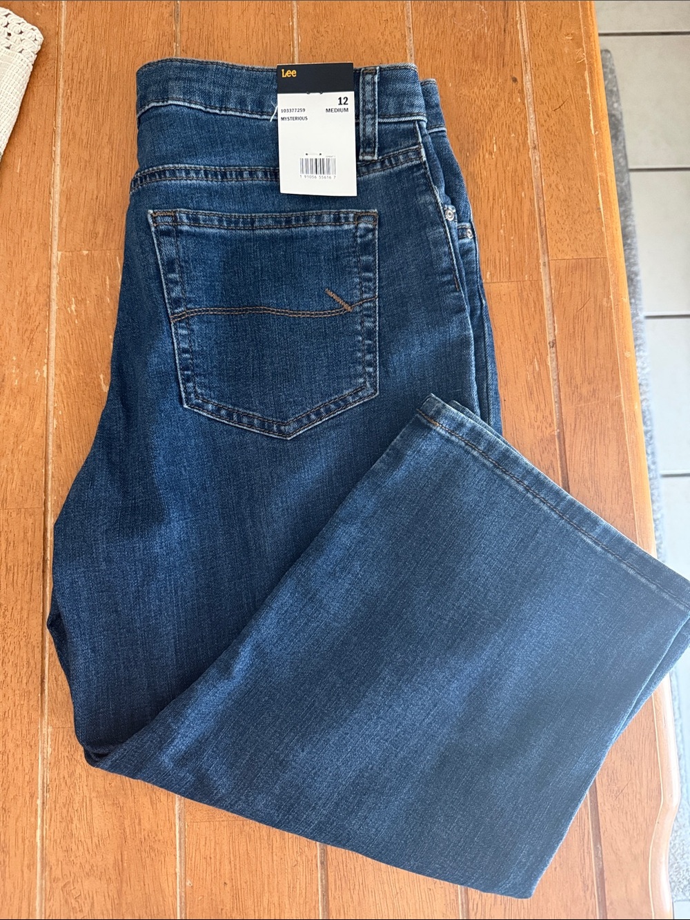 Lee Medium/Dark Blue trendy capri